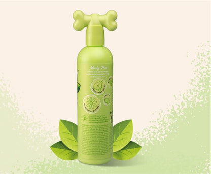 Pet Head Mucky Pup Puppy Shampoo – lifestyle shot with puppy