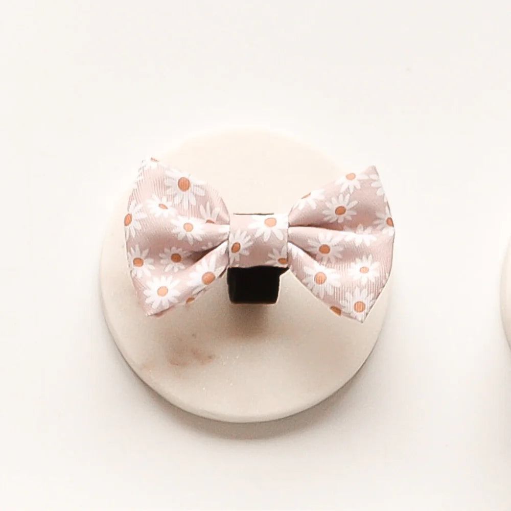 Cocopup London Bow Tie Daisy Chain – front view