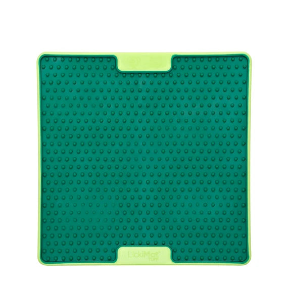LickiMat Soother TUFF PRO Green lifestyle