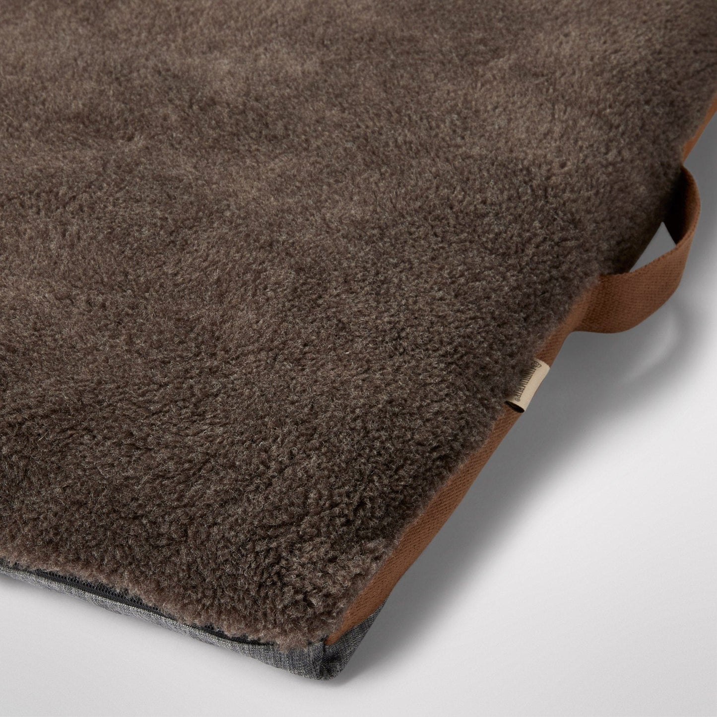 MiniJumbuk Jumbuk Swag Mocha - water-resistant reverse side